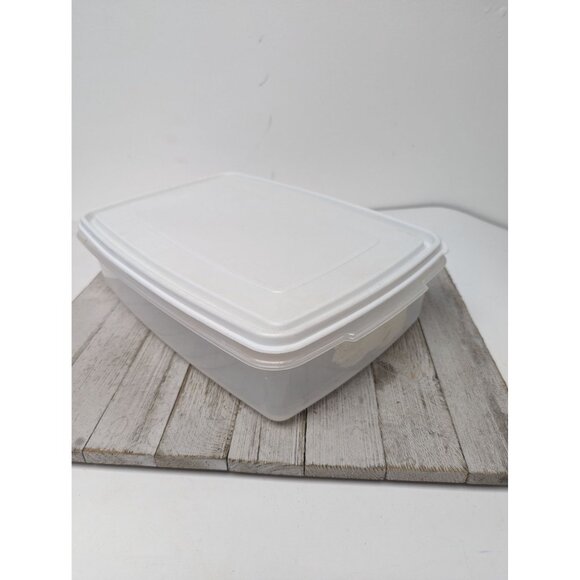 Vintage Rubbermaid Large 17 Cup #7 Rectangle Container White Lid - Picture 2 of 10